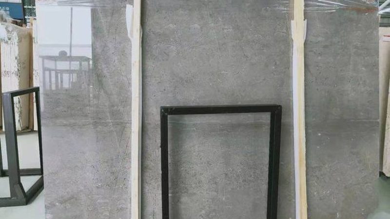 花岗岩墓碑石料批发市场探秘：如何挑选优质石料**